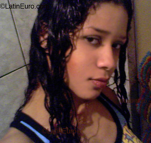 Date this funny Brazil girl Fernanda from Joinville B2215