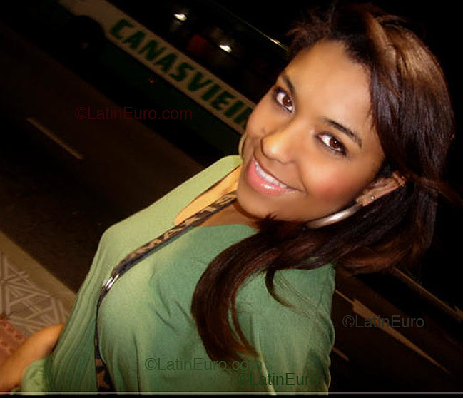 Date this attractive Brazil girl Ana from Florianopolis B2299