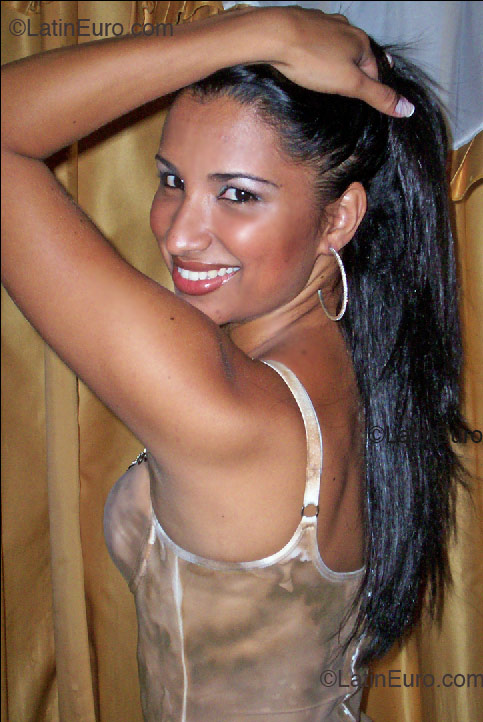 Date this good-looking Brazil girl Alessandra from  B2337