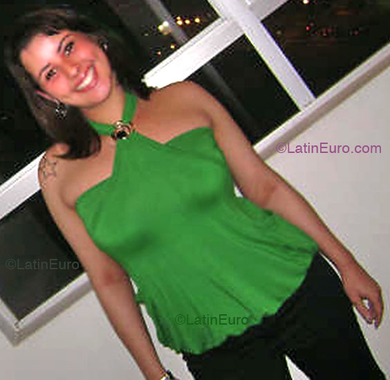 Date this hot Brazil girl Thais from Curitiba  B2513