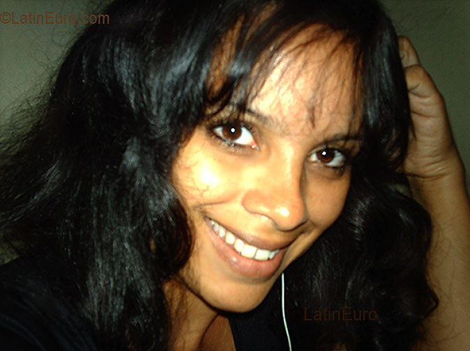 Date this good-looking Brazil girl Andreia from VITORIA B2654