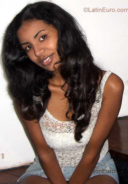 Date this nice looking Brazil girl Fernanda from  B2919