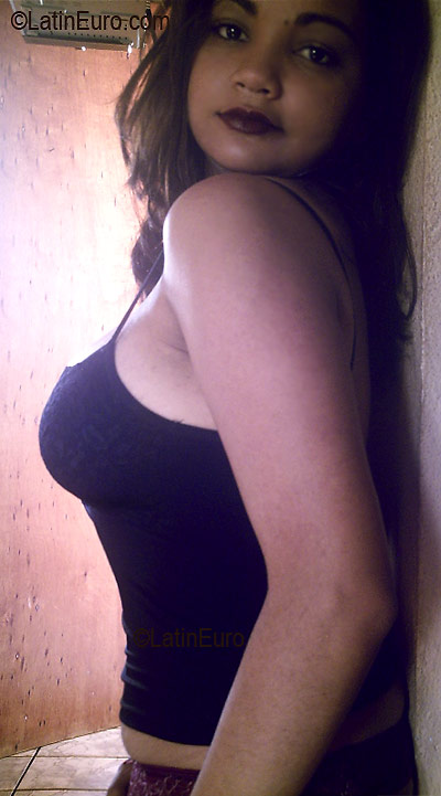 Date this voluptuous Brazil girl Fernanda from GRAVATA B2985