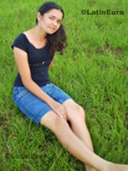 Date this good-looking Brazil girl Josiane from Campo Verde B306