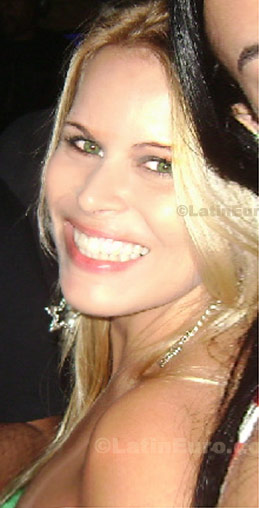 Date this funny Brazil girl Naiara from Divinopolis B31