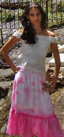 Date this nice looking Brazil girl Geysa from SAO PAULO B3176