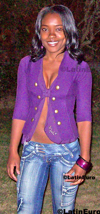 Date this foxy Brazil girl Silvana from Barra Mansa B318
