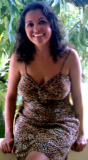 Date this voluptuous Brazil girl Maria from RECIFE B3206