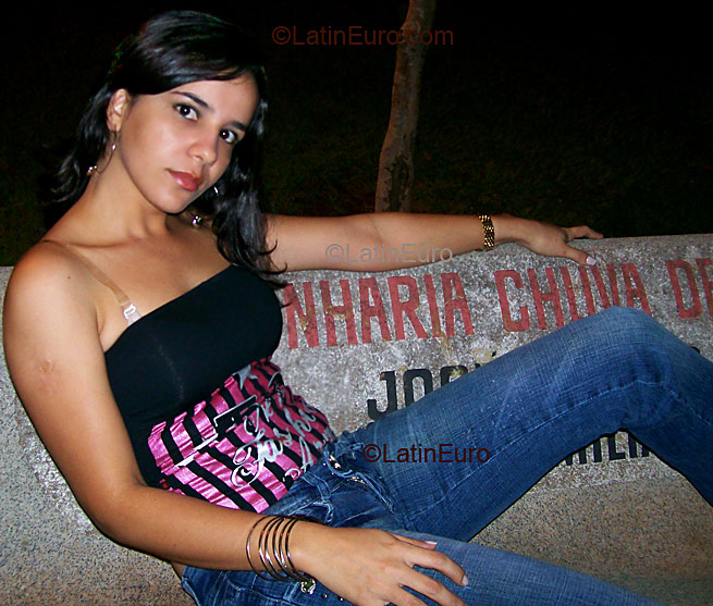 Date this georgeous Brazil girl Rafaella from GOIANIA B3235