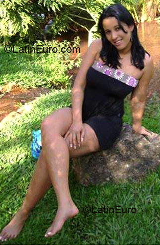 Date this funny Brazil girl Sara from GOIANIA B3272