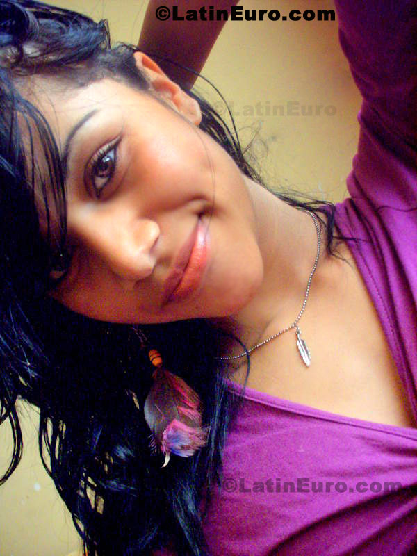 Date this gorgeous Brazil girl Mariana from Ibirite B340