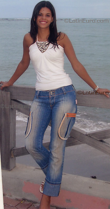 Date this good-looking Brazil girl Flavia from MACEIO B3465