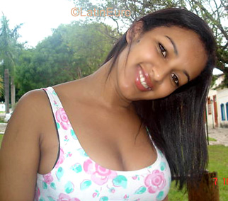 Date this sensual Brazil girl Viviane from GOIANIA B3657