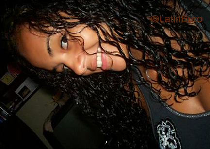 Date this fun Brazil girl Laura from PORTO ALEGRE B3670