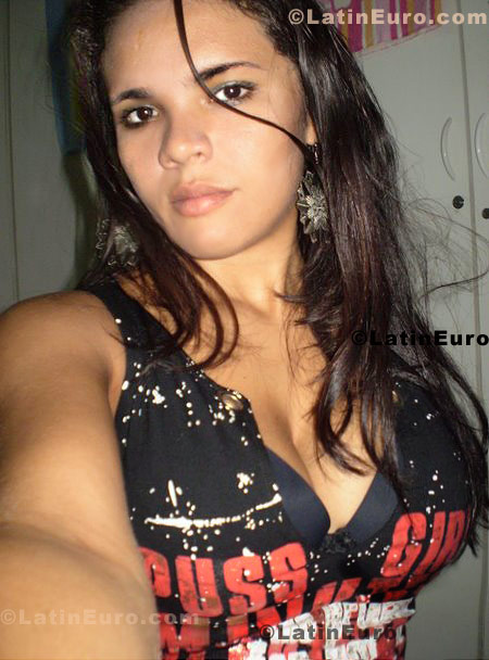 Date this good-looking Brazil girl Cinthia from Fortaleza B371