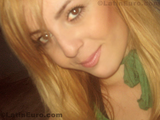 Date this attractive Brazil girl Kenya from  B384
