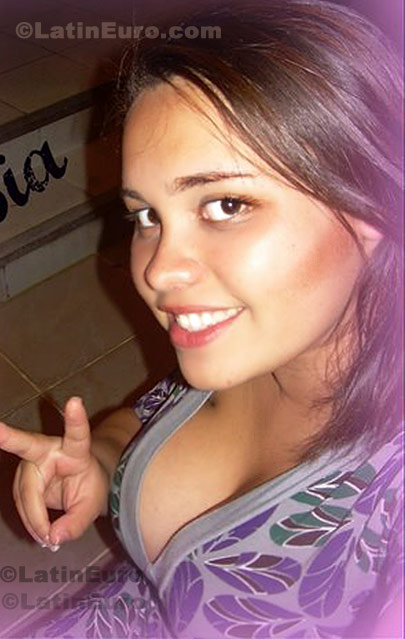 Date this funny Brazil girl Ana from Belford Roxo B387