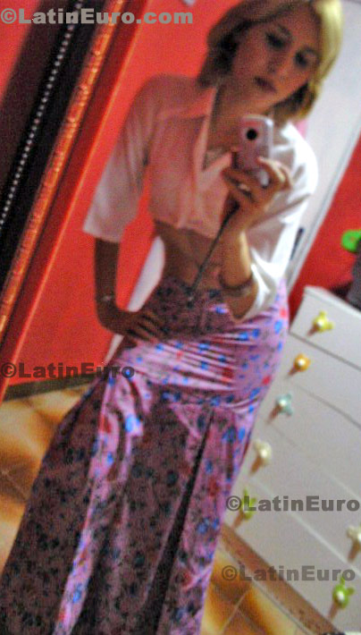 Date this nice looking Brazil girl Lidineya from Manaus B393