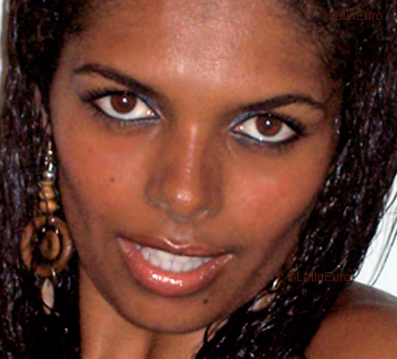 Date this pretty Brazil girl Edvania Maria from RECIFE B4000