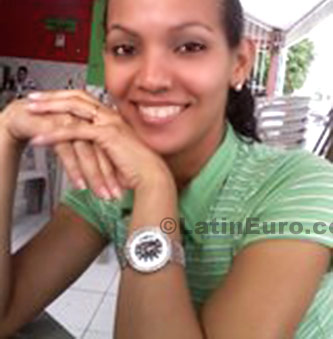 Date this nice looking Brazil girl Fernanda from Brazlandia B408