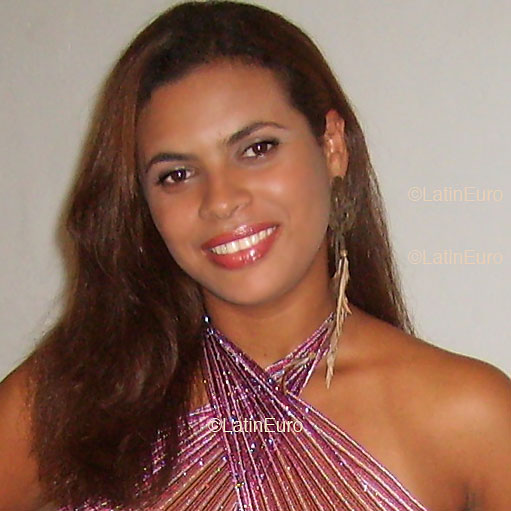 Date this lovely Brazil girl Nildes from SALVADOR B4091