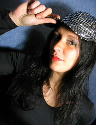 Date this voluptuous Brazil girl Luciana from PORTO ALEGRE B4247