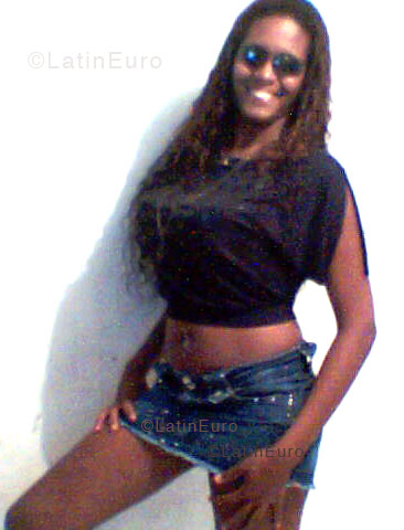 Date this attractive Brazil girl Alessandra from RIO DE JANEIRO B4301