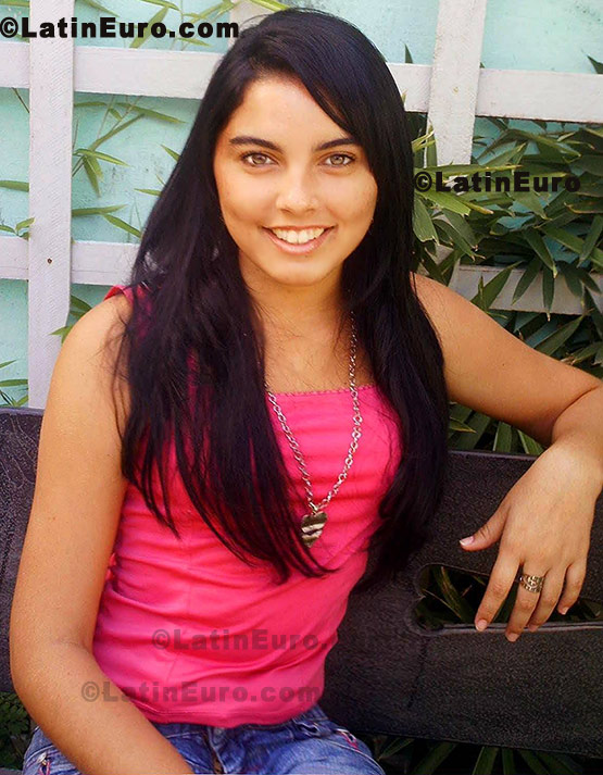 Date this passionate Brazil girl Ariane from Natal B439