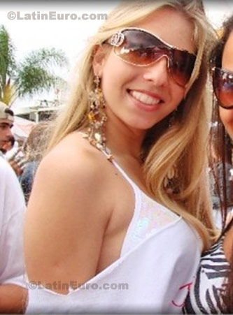 Date this sensual Brazil girl Jesika from Florianopolis B48