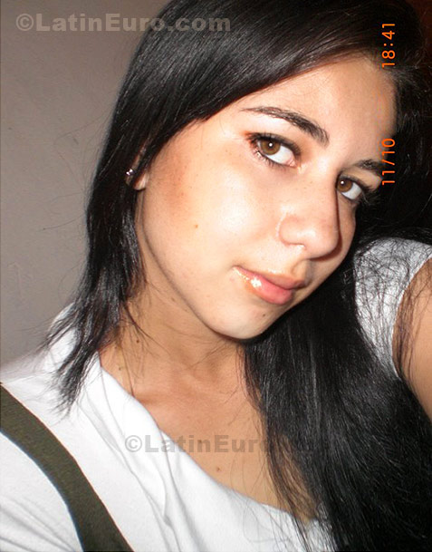 Date this good-looking Brazil girl Anna from Petrolina B481