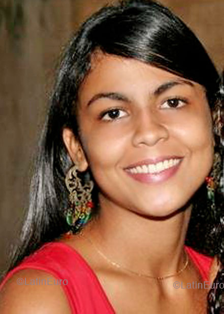 Date this tall Brazil girl Thais from CUIABA B4825