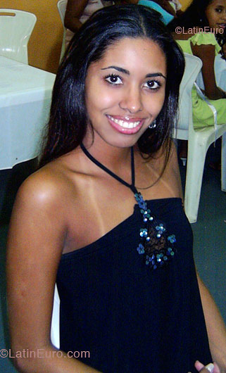 Date this attractive Brazil girl Ticiany from RIO DE JANEIRO B4981