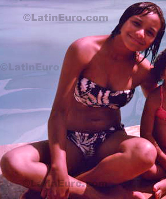Date this beautiful Brazil girl Paolla from Ribeirao das Neves B530
