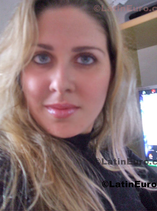 Date this foxy Brazil girl Denise from Sao Paulo B657