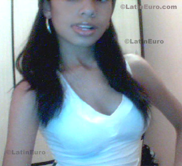 Date this lovely Brazil girl Debora from Orlandia B665