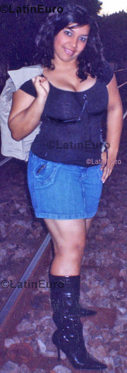 Date this georgeous Brazil girl Aline from Governador Valadares B666