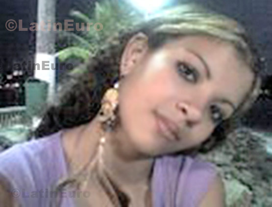 Date this cute Brazil girl Giullia from Santos B721