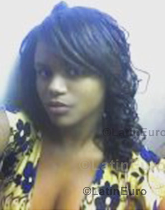 Date this hard body Brazil girl Thattyelly from Juiz de Fora B805