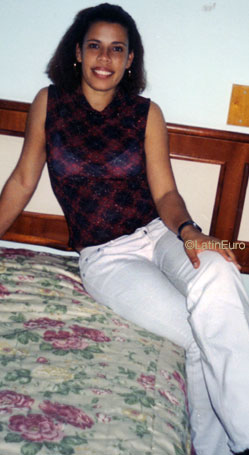 Date this stunning Brazil girl Denise from RIO DE JANEIRO B8406