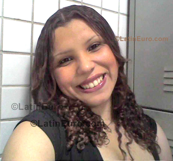 Date this funny Brazil girl Poliane from Brasilia B841