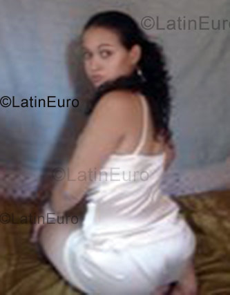 Date this nice looking Brazil girl Natalia from Domingos Mourao B884