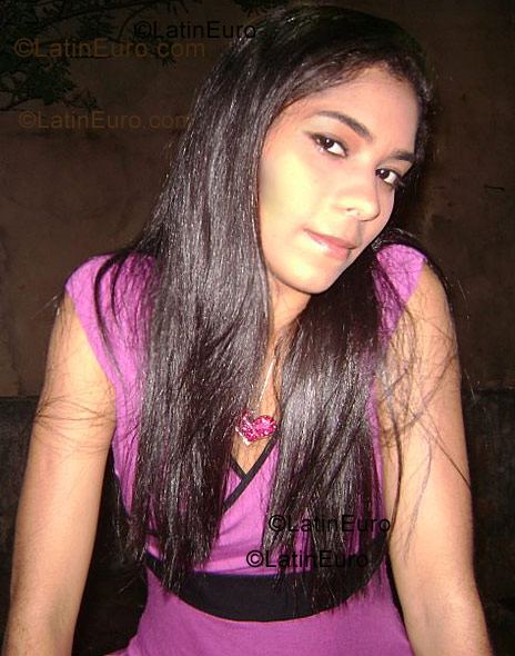 Date this happy Brazil girl Vanessa from Salvador B990