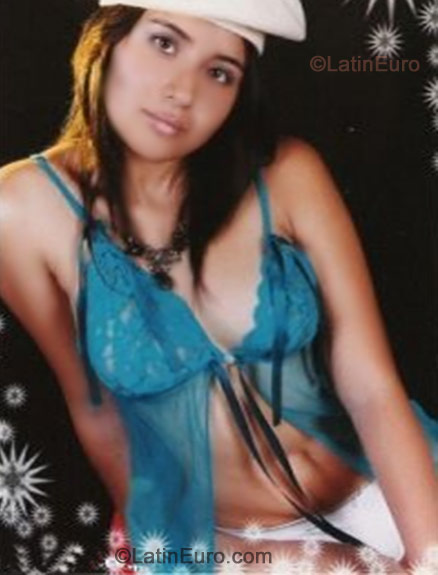 Date this voluptuous Colombia girl Deisy from Medellin C7969