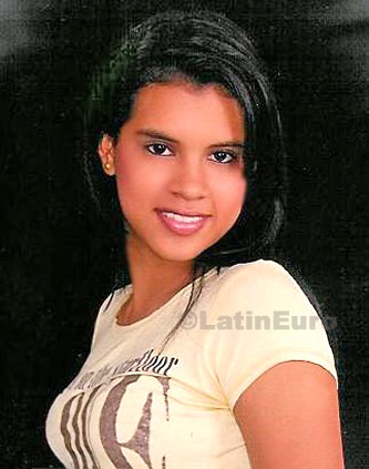 Date this foxy Colombia girl Claudia- from Cali C8031