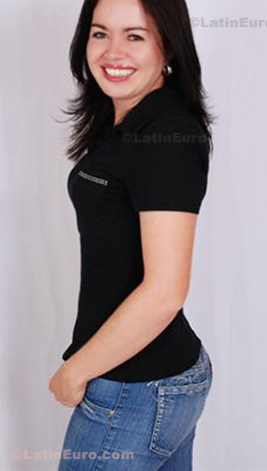 Date this sensual Colombia girl Belisa from Bogota C8101