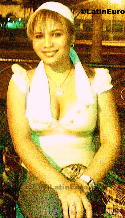 Date this attractive Colombia girl Edna- from Bucaramanga C8156