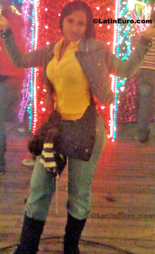 Date this young Colombia girl Yulier from Medellin C8211