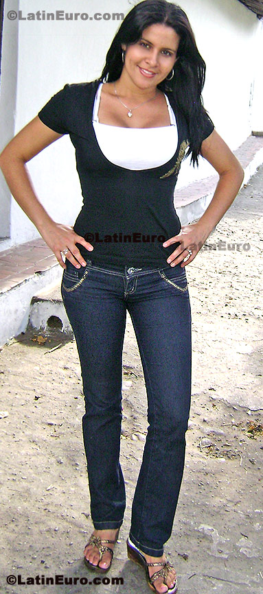 Date this exotic Colombia girl Sofia-Colo from Bucaramanga C8240