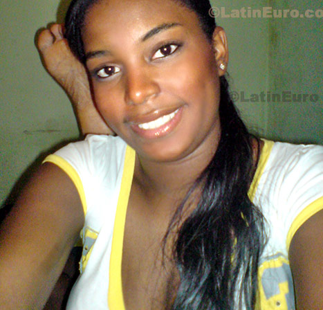 Date this pretty Colombia girl Luisana from Cali C8244