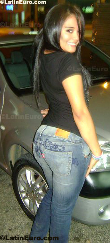 Date this hot Colombia girl Andrea from Cali C8248